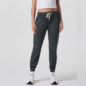 Women’s Vuori Performance Jogger, Size Medium Long (28” inseam), Charcoal